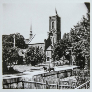 pokaż obrazek - Kościół pw. św. Marcina w Kobielach Wielkich; widok z lat 1975-1979